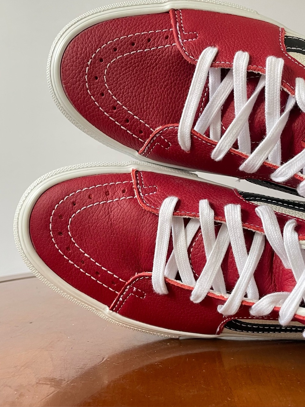Vans Men’s Sk8-Hi Red White Leather High-Top Sneakers | US 8 - Picture 5 of 8